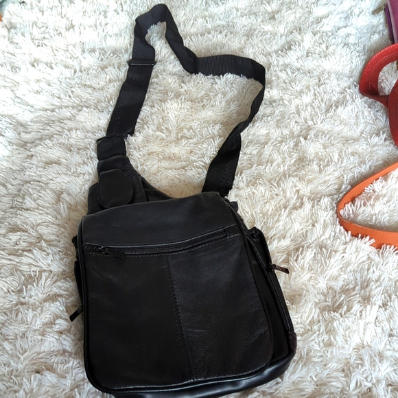 Tracker shoulder bag - Picture 1 of 3